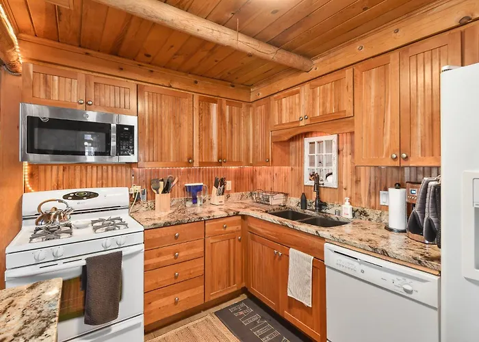 Enchanted Forest Super Cozy On 2 Acres Sledding Hills Tree Swing Pool Table * Mountainaire