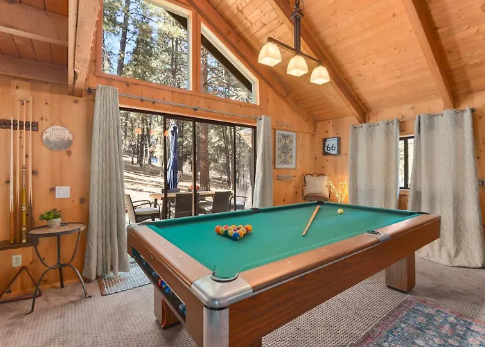 Enchanted Forest Super Cozy On 2 Acres Sledding Hills Tree Swing Pool Table Villa