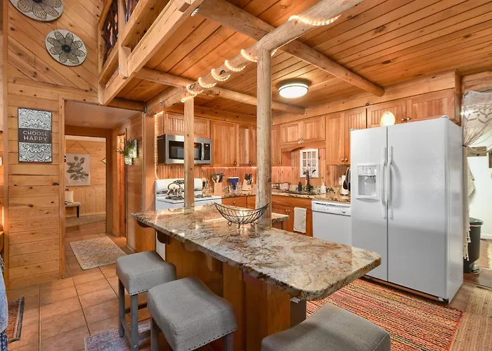 Enchanted Forest Super Cozy On 2 Acres Sledding Hills Tree Swing Pool Table Villa *