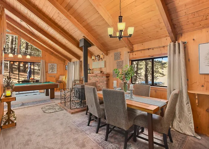 Enchanted Forest Super Cozy On 2 Acres Sledding Hills Tree Swing Pool Table Villa *