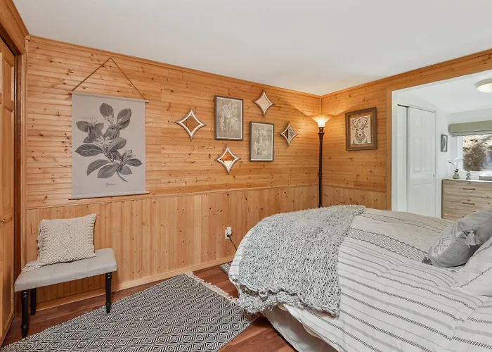 Enchanted Forest Super Cozy On 2 Acres Sledding Hills Tree Swing Pool Table