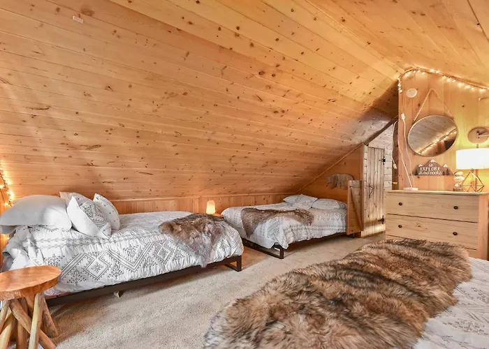 Enchanted Forest Super Cozy On 2 Acres Sledding Hills Tree Swing Pool Table Mountainaire