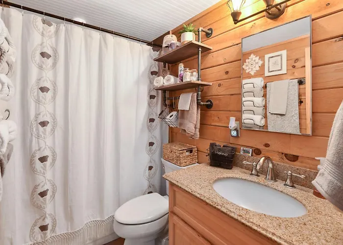Enchanted Forest Super Cozy On 2 Acres Sledding Hills Tree Swing Pool Table Villa